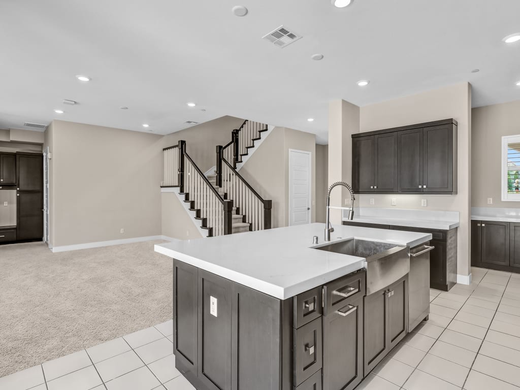 612 Seabreeze Ave, Tampa, FL